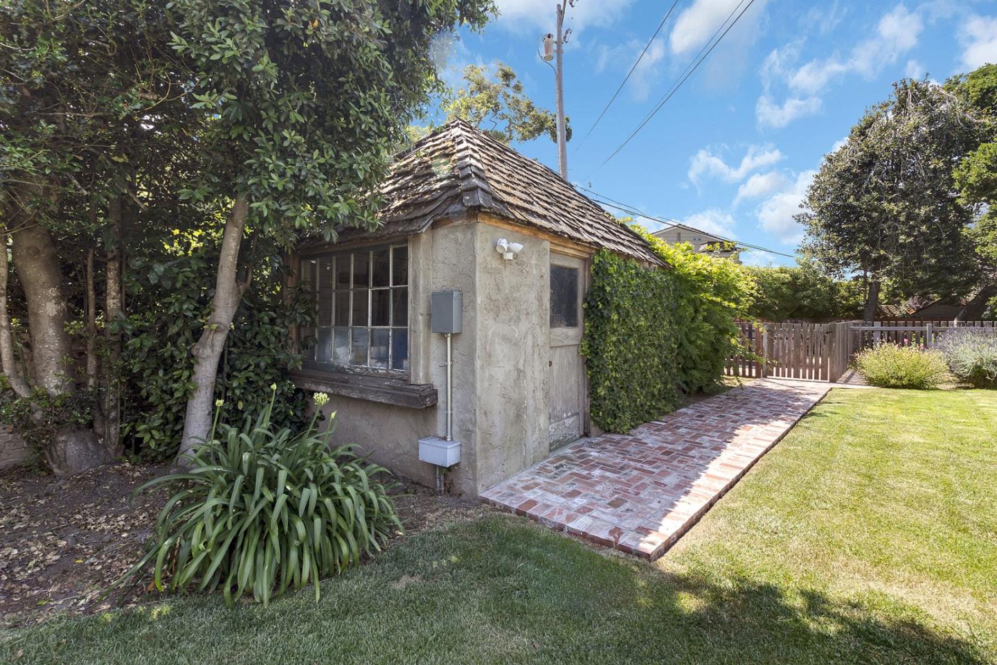 Detail Gallery Image 44 of 58 For 8 Los Laureles Ave, Salinas,  CA 93901 - 7 Beds | 5/1 Baths