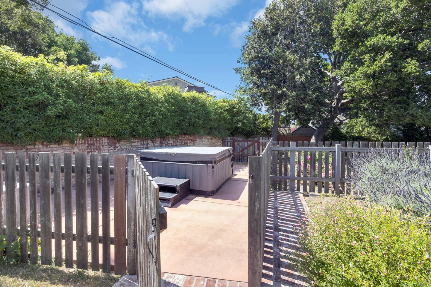 Detail Gallery Image 51 of 58 For 8 Los Laureles Ave, Salinas,  CA 93901 - 7 Beds | 5/1 Baths