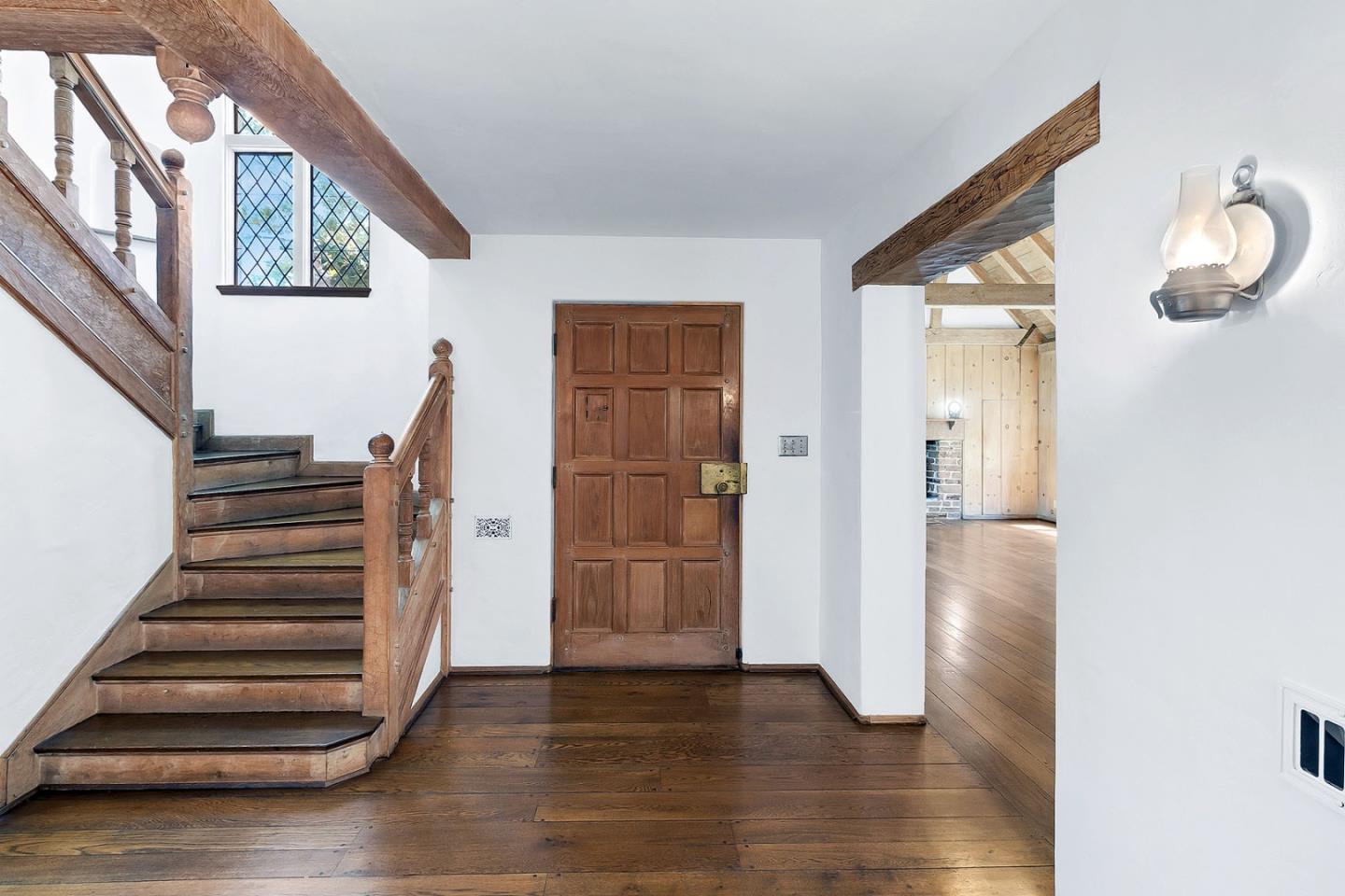 Detail Gallery Image 7 of 58 For 8 Los Laureles Ave, Salinas,  CA 93901 - 7 Beds | 5/1 Baths