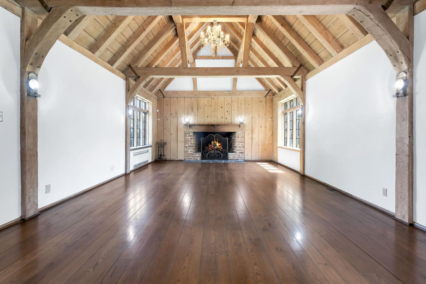 Detail Gallery Image 8 of 58 For 8 Los Laureles Ave, Salinas,  CA 93901 - 7 Beds | 5/1 Baths