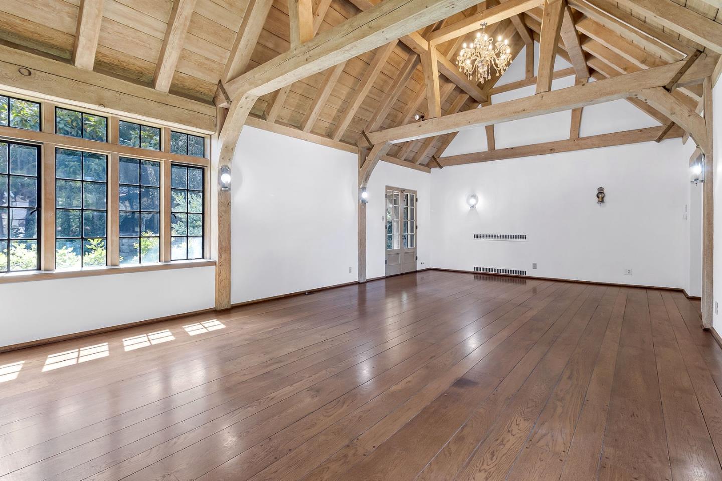 Detail Gallery Image 9 of 58 For 8 Los Laureles Ave, Salinas,  CA 93901 - 7 Beds | 5/1 Baths