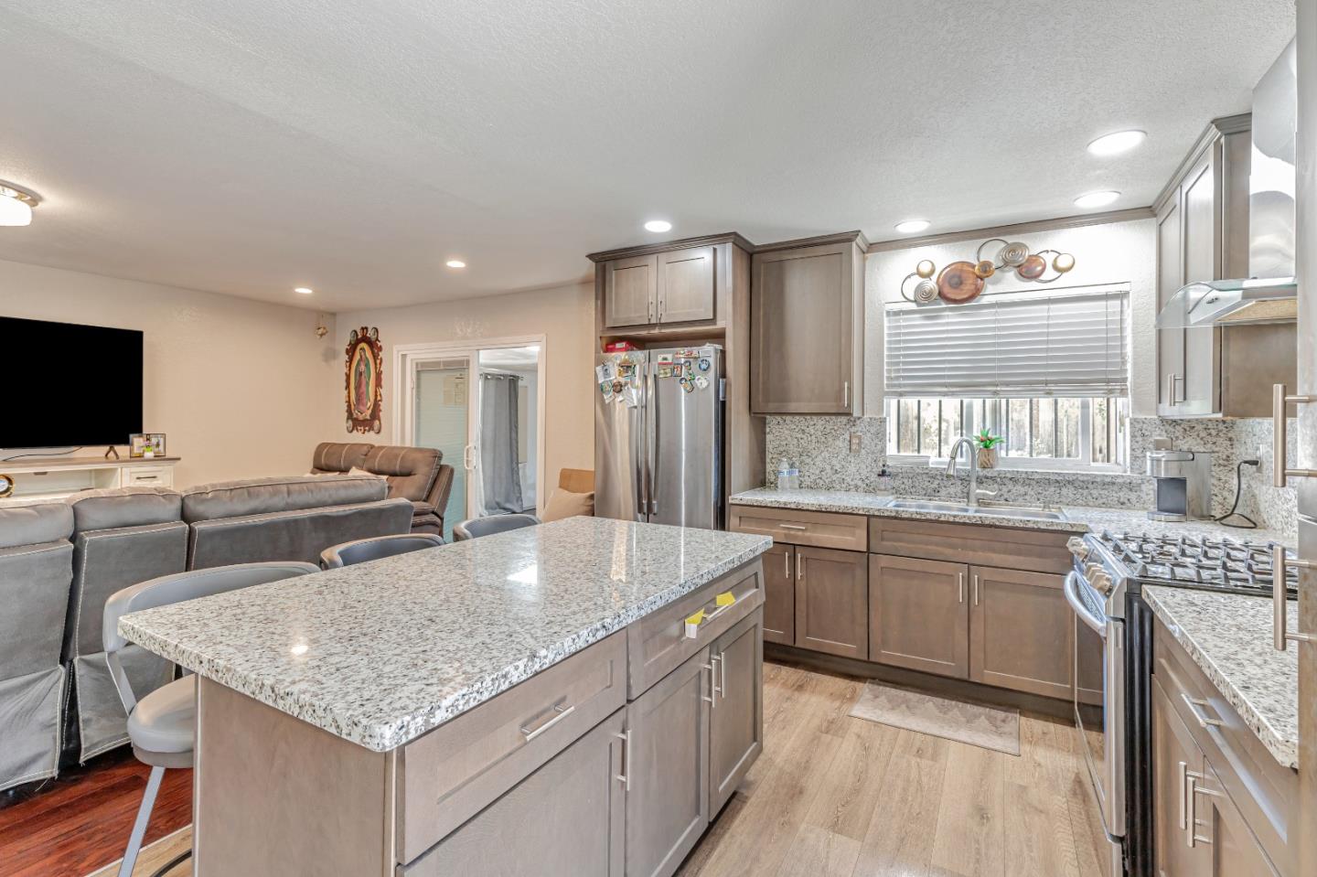 Detail Gallery Image 3 of 27 For 8180 Forest St, Gilroy,  CA 95020 - 3 Beds | 2 Baths