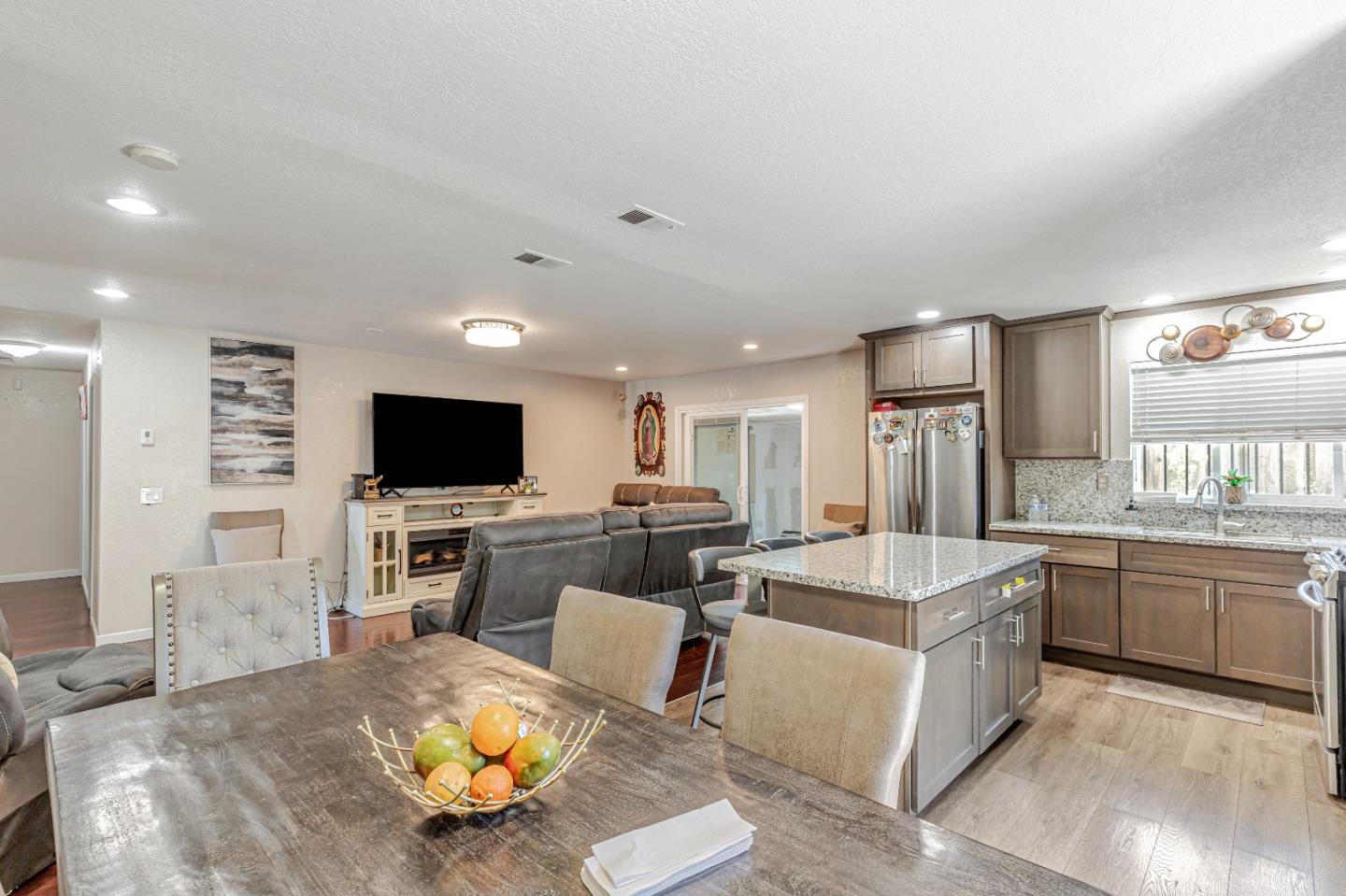 Detail Gallery Image 4 of 27 For 8180 Forest St, Gilroy,  CA 95020 - 3 Beds | 2 Baths