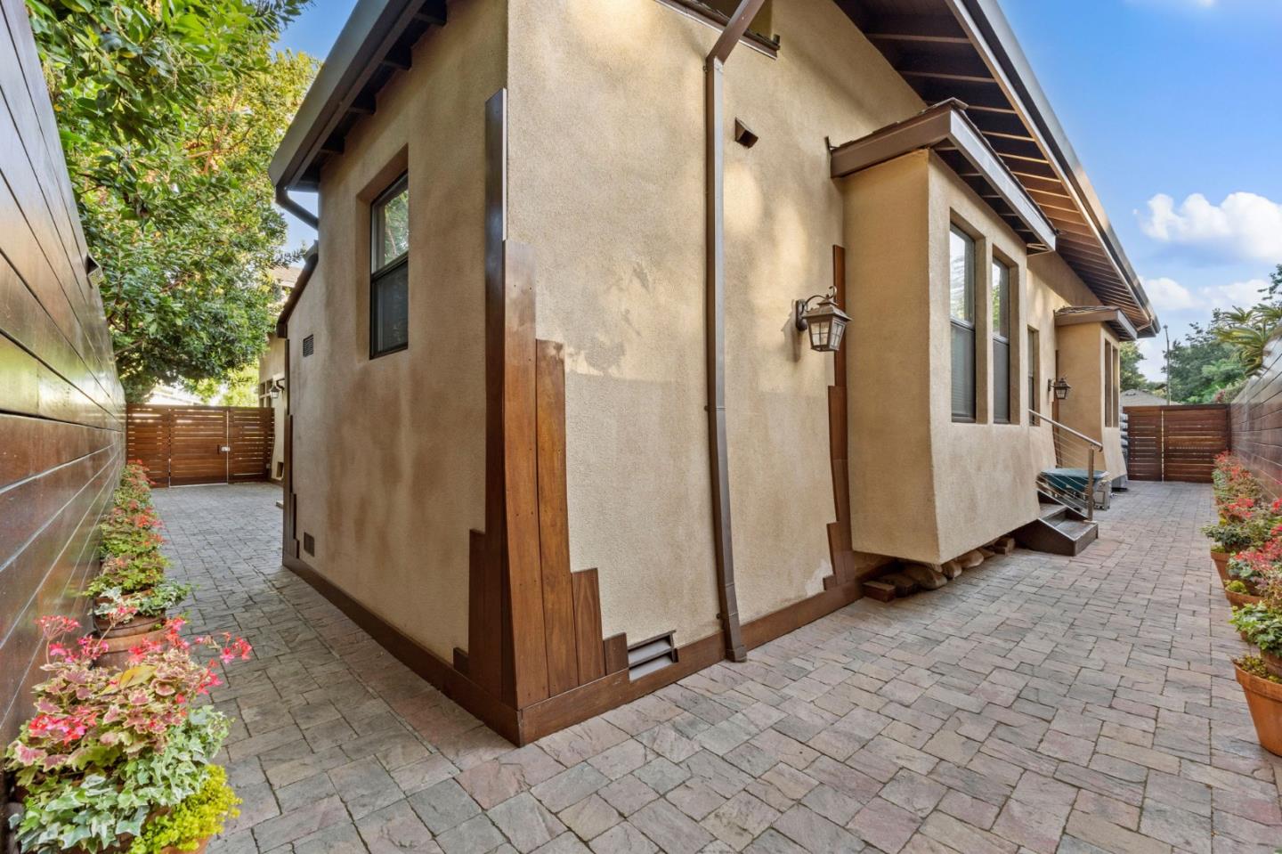 Detail Gallery Image 20 of 139 For 251 Middlefield Rd, Palo Alto,  CA 94301 - – Beds | – Baths