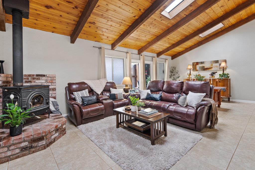 Detail Gallery Image 4 of 35 For 252 Nichols Dr, Santa Cruz,  CA 95060 - 3 Beds | 2 Baths