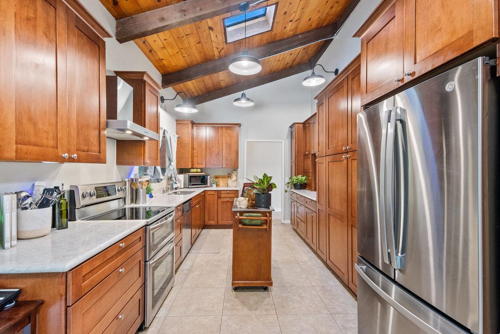 Detail Gallery Image 7 of 35 For 252 Nichols Dr, Santa Cruz,  CA 95060 - 3 Beds | 2 Baths