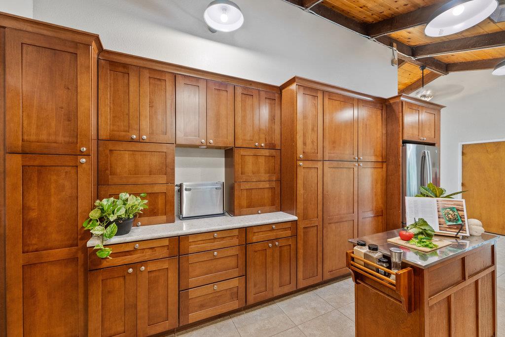 Detail Gallery Image 8 of 35 For 252 Nichols Dr, Santa Cruz,  CA 95060 - 3 Beds | 2 Baths