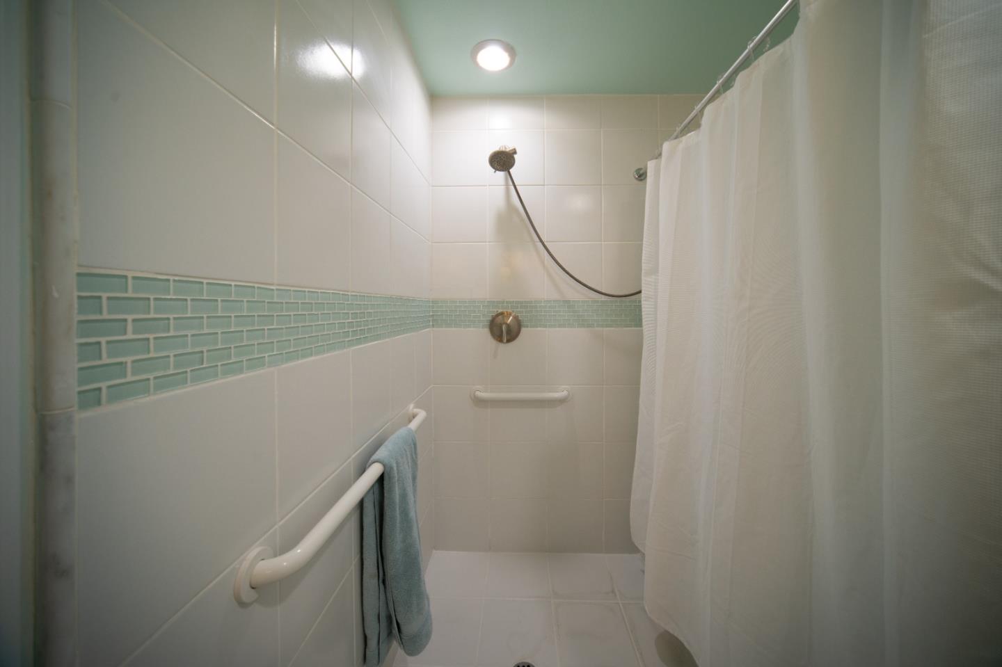 Detail Gallery Image 10 of 13 For 1017 via Verde, Del Rey Oaks,  CA 93940 - 3 Beds | 1/1 Baths