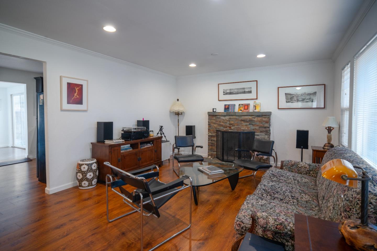 Detail Gallery Image 2 of 13 For 1017 via Verde, Del Rey Oaks,  CA 93940 - 3 Beds | 1/1 Baths