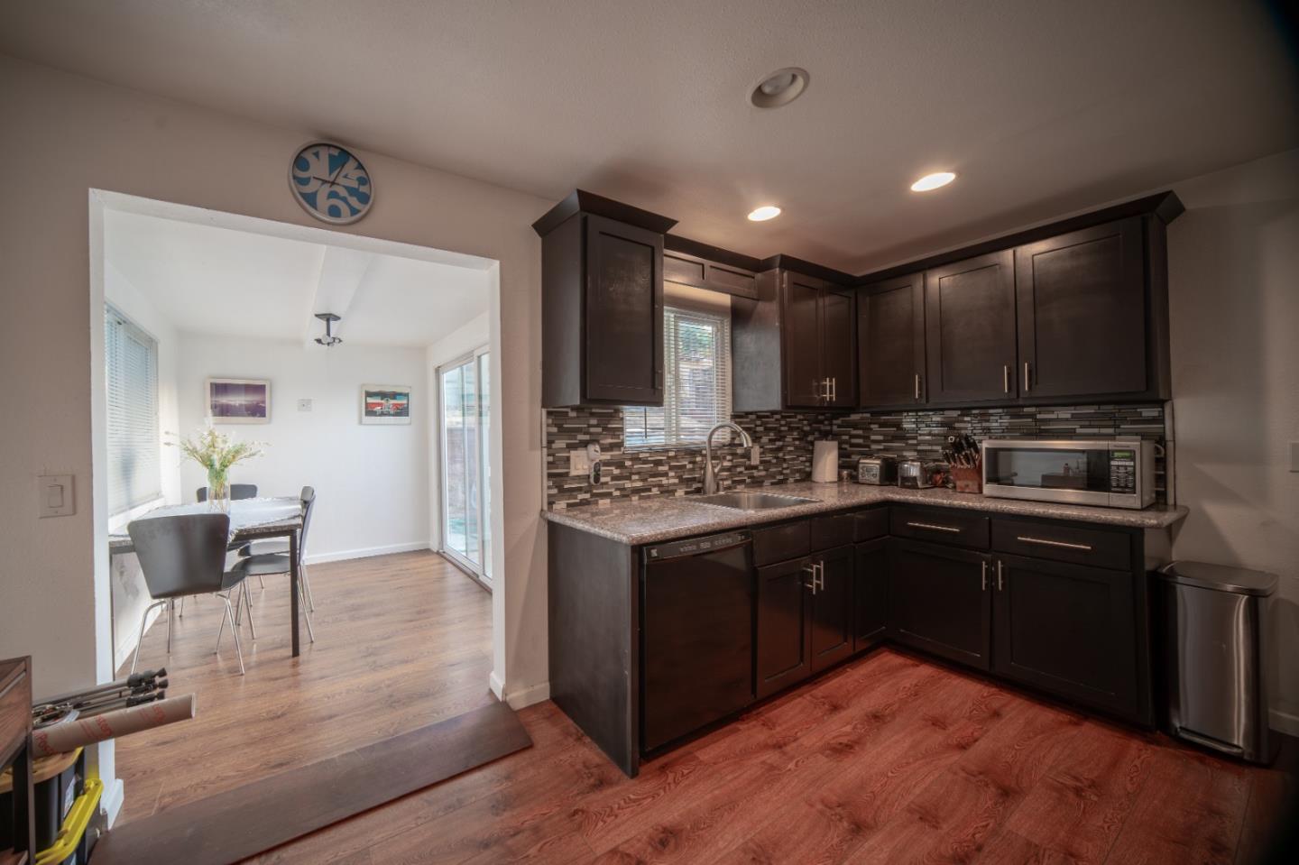 Detail Gallery Image 4 of 13 For 1017 via Verde, Del Rey Oaks,  CA 93940 - 3 Beds | 1/1 Baths