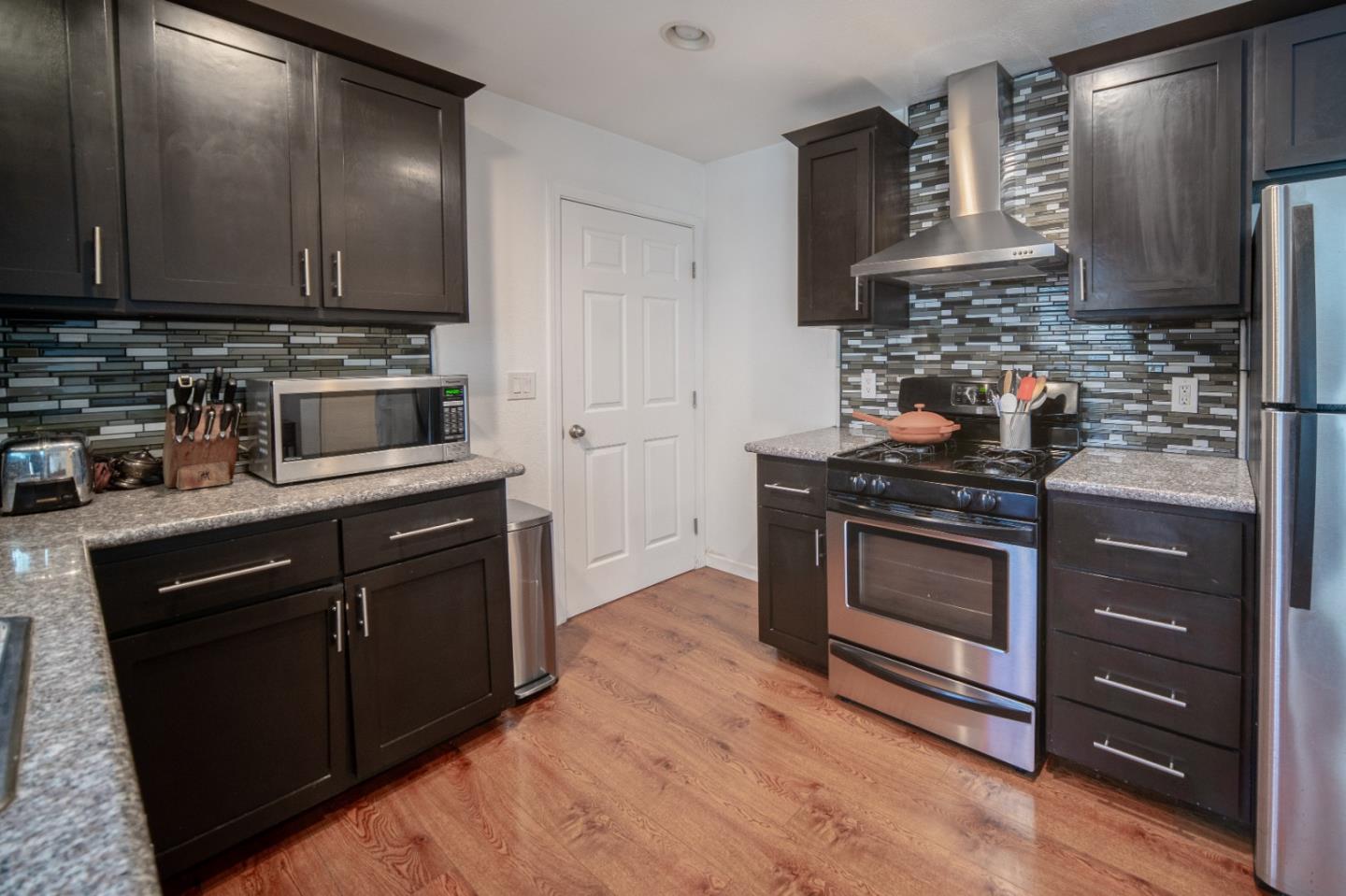 Detail Gallery Image 5 of 13 For 1017 via Verde, Del Rey Oaks,  CA 93940 - 3 Beds | 1/1 Baths