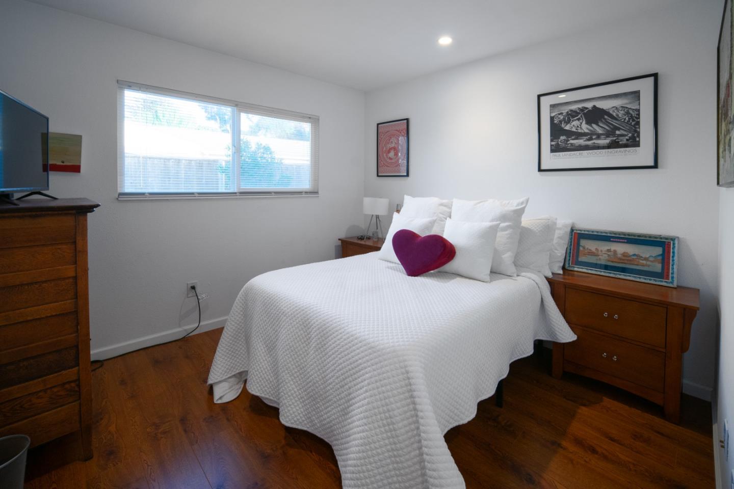 Detail Gallery Image 8 of 13 For 1017 via Verde, Del Rey Oaks,  CA 93940 - 3 Beds | 1/1 Baths