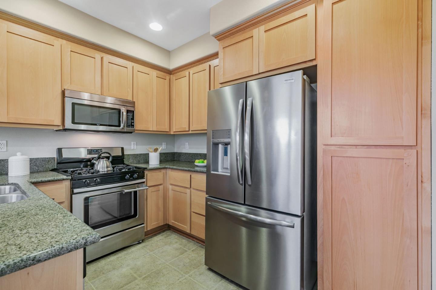 Detail Gallery Image 17 of 49 For 2070 Almaden Rd, San Jose,  CA 95125 - 2 Beds | 2/1 Baths