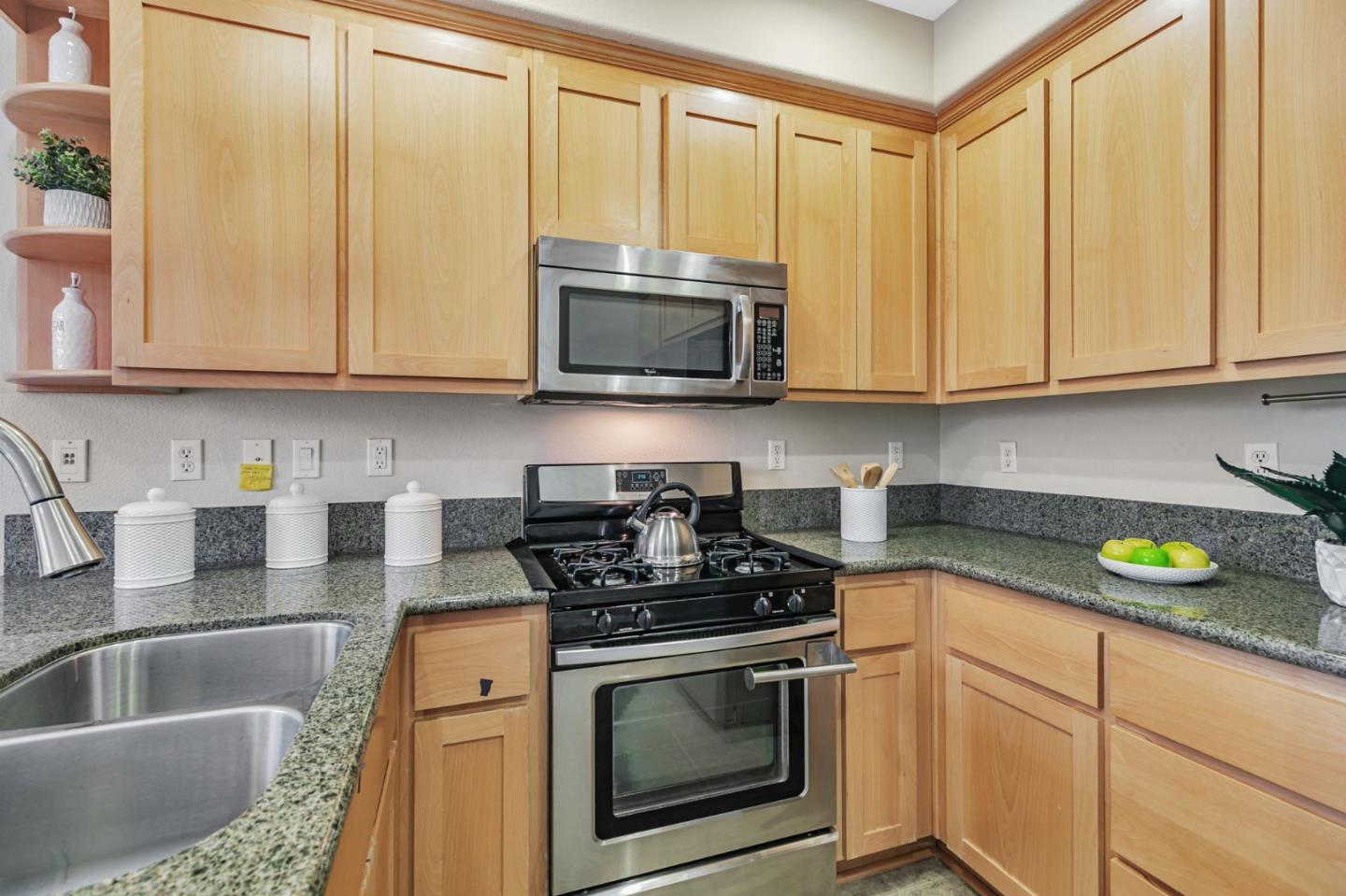 Detail Gallery Image 18 of 49 For 2070 Almaden Rd, San Jose,  CA 95125 - 2 Beds | 2/1 Baths