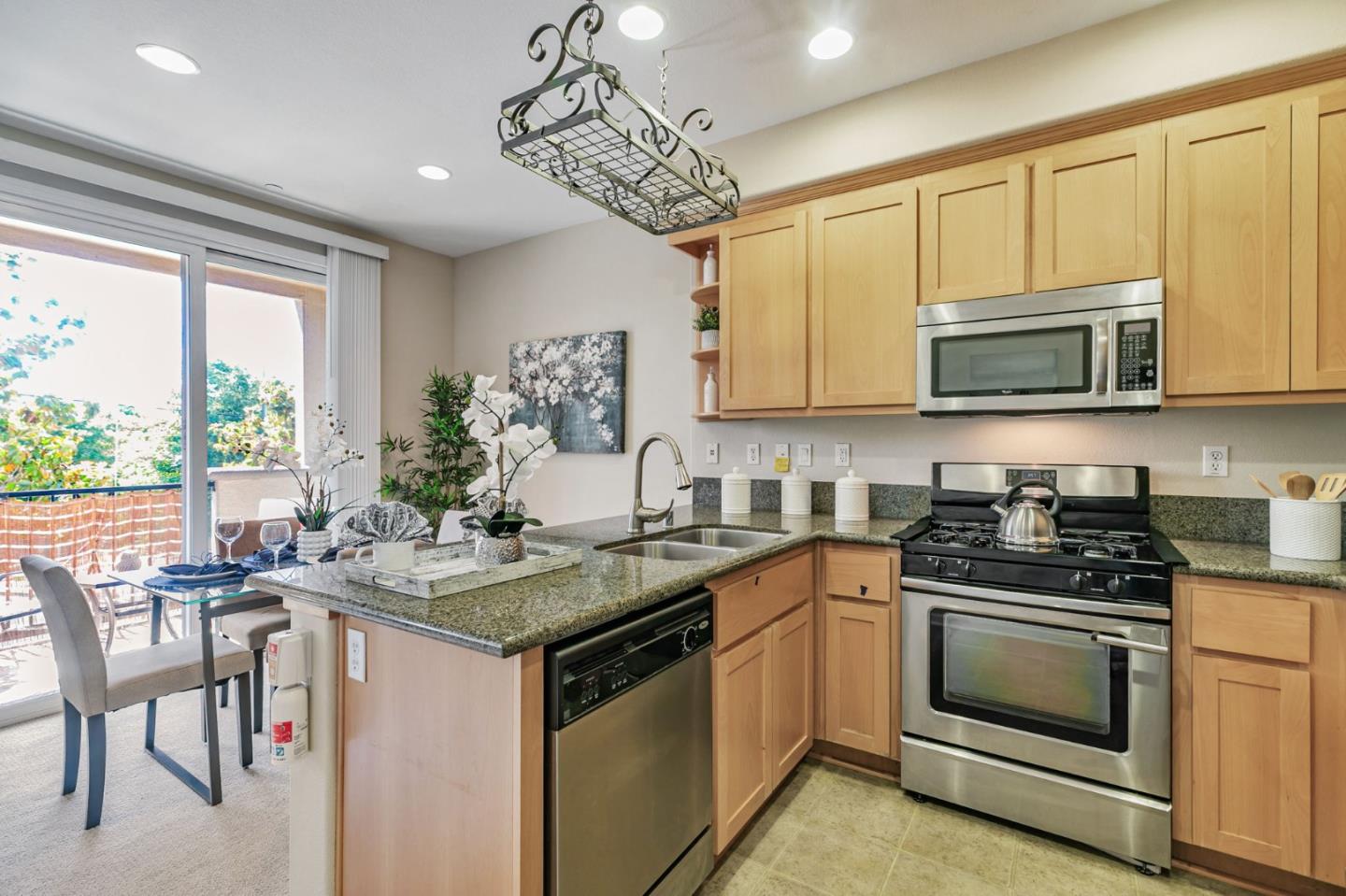 Detail Gallery Image 19 of 49 For 2070 Almaden Rd, San Jose,  CA 95125 - 2 Beds | 2/1 Baths