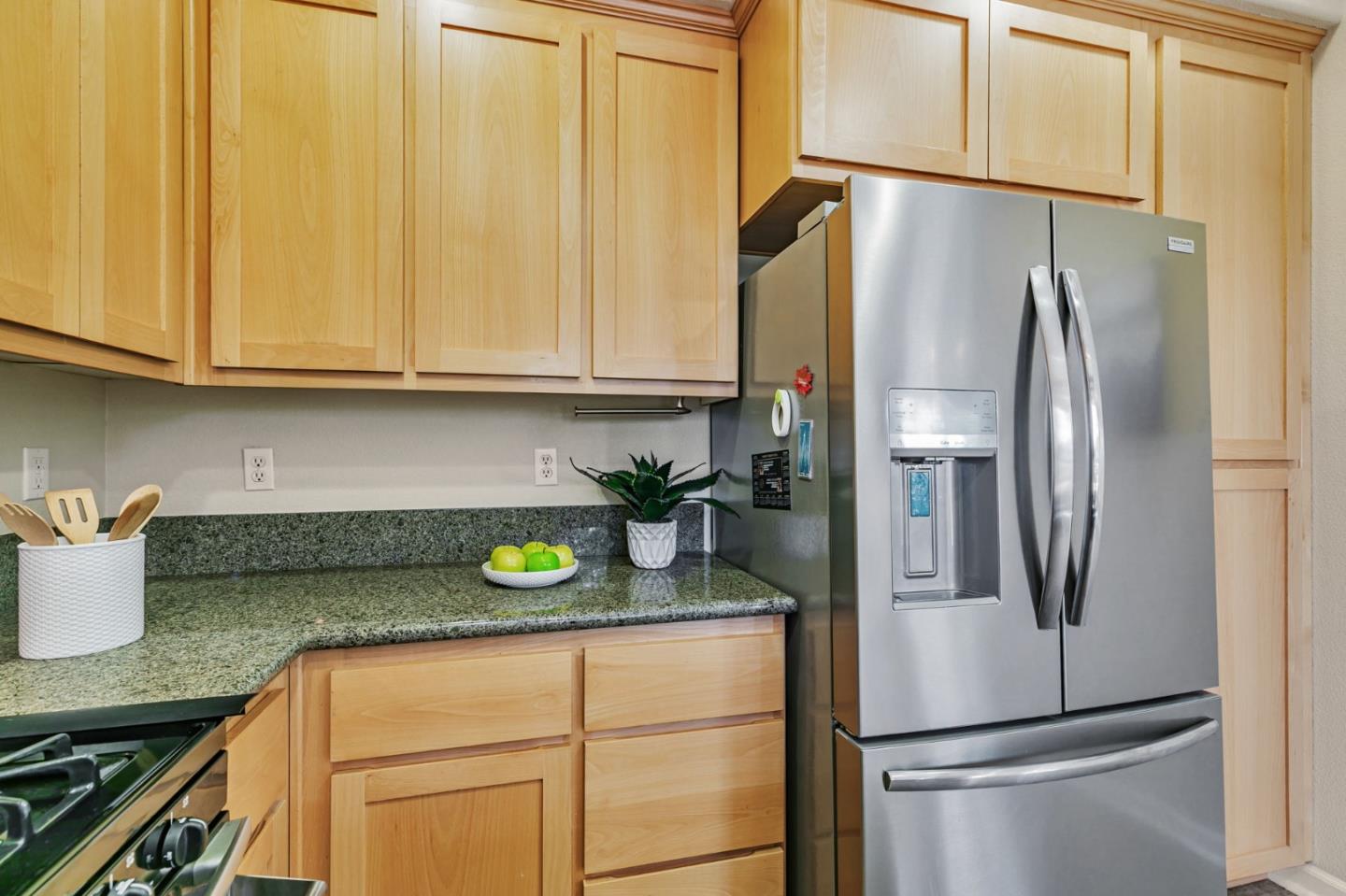 Detail Gallery Image 21 of 49 For 2070 Almaden Rd, San Jose,  CA 95125 - 2 Beds | 2/1 Baths