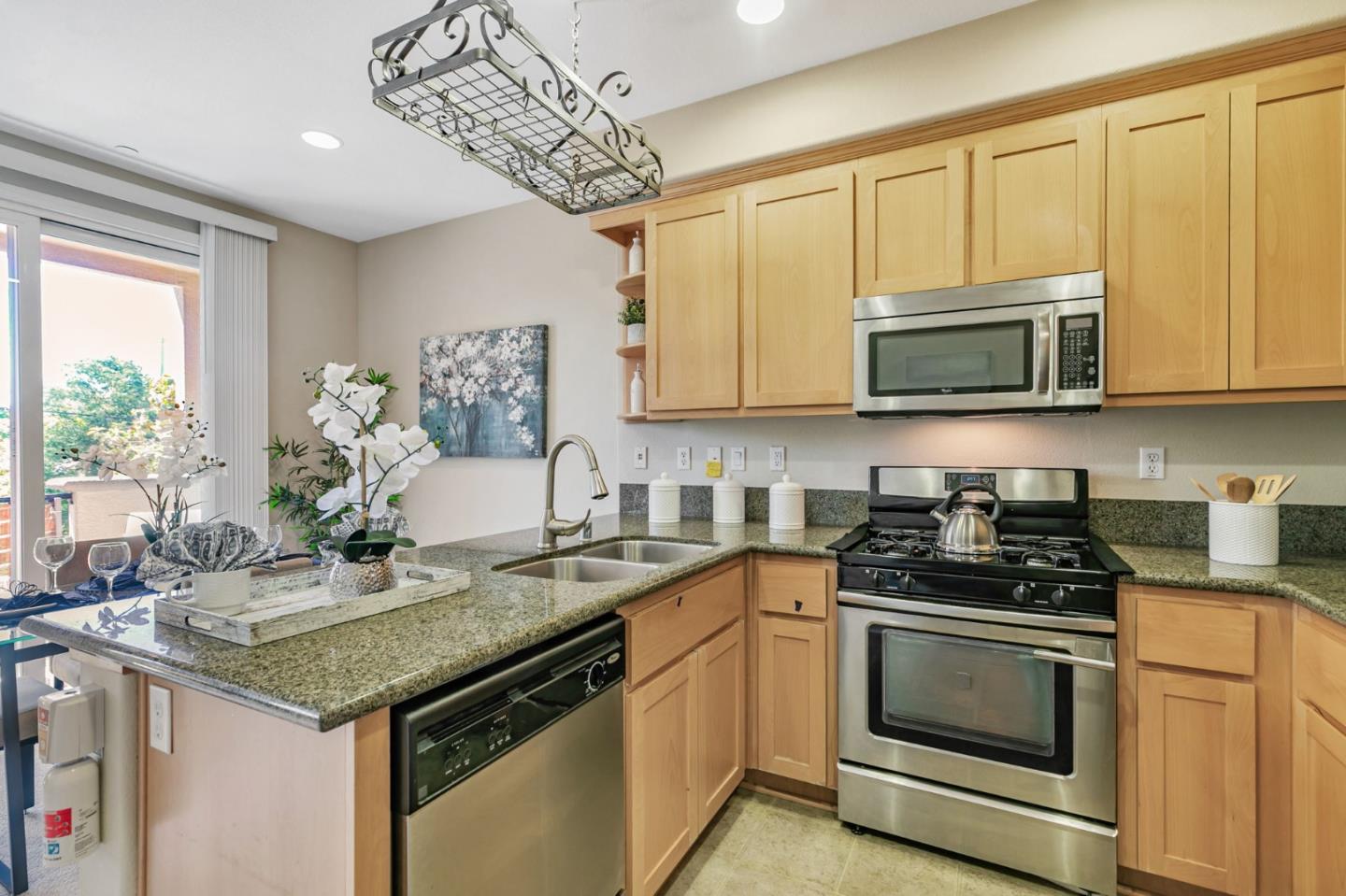Detail Gallery Image 23 of 49 For 2070 Almaden Rd, San Jose,  CA 95125 - 2 Beds | 2/1 Baths