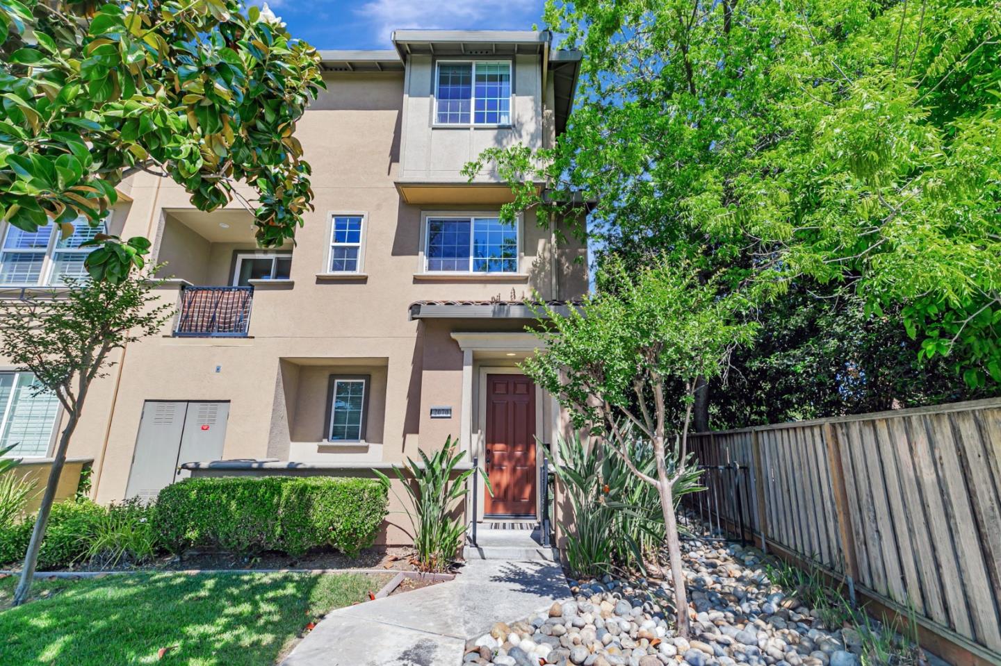 Detail Gallery Image 4 of 49 For 2070 Almaden Rd, San Jose,  CA 95125 - 2 Beds | 2/1 Baths