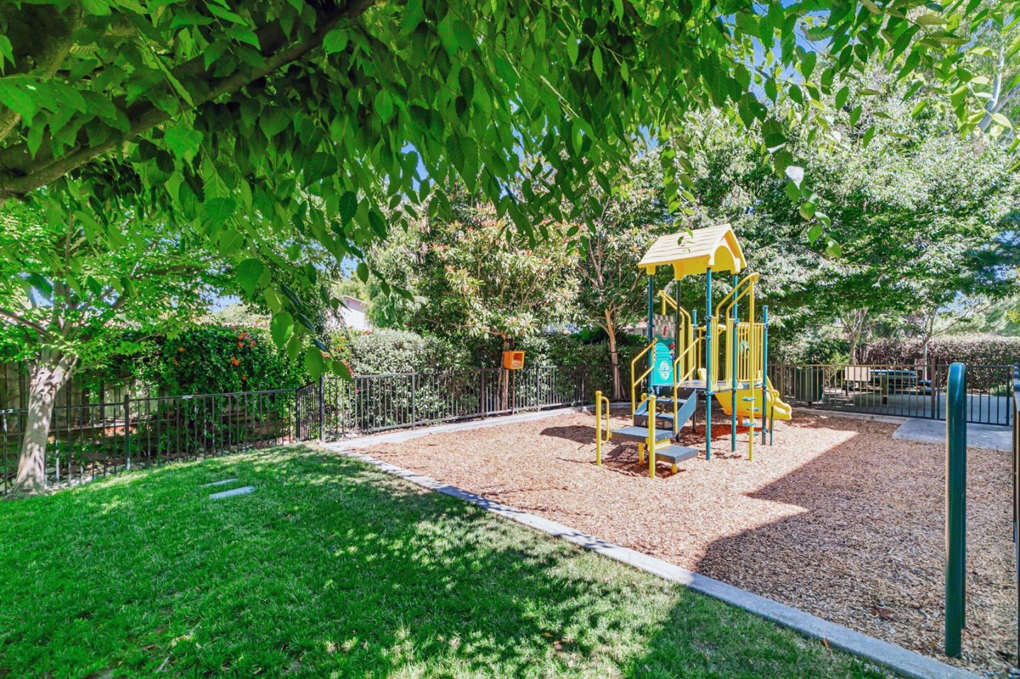 Detail Gallery Image 48 of 49 For 2070 Almaden Rd, San Jose,  CA 95125 - 2 Beds | 2/1 Baths