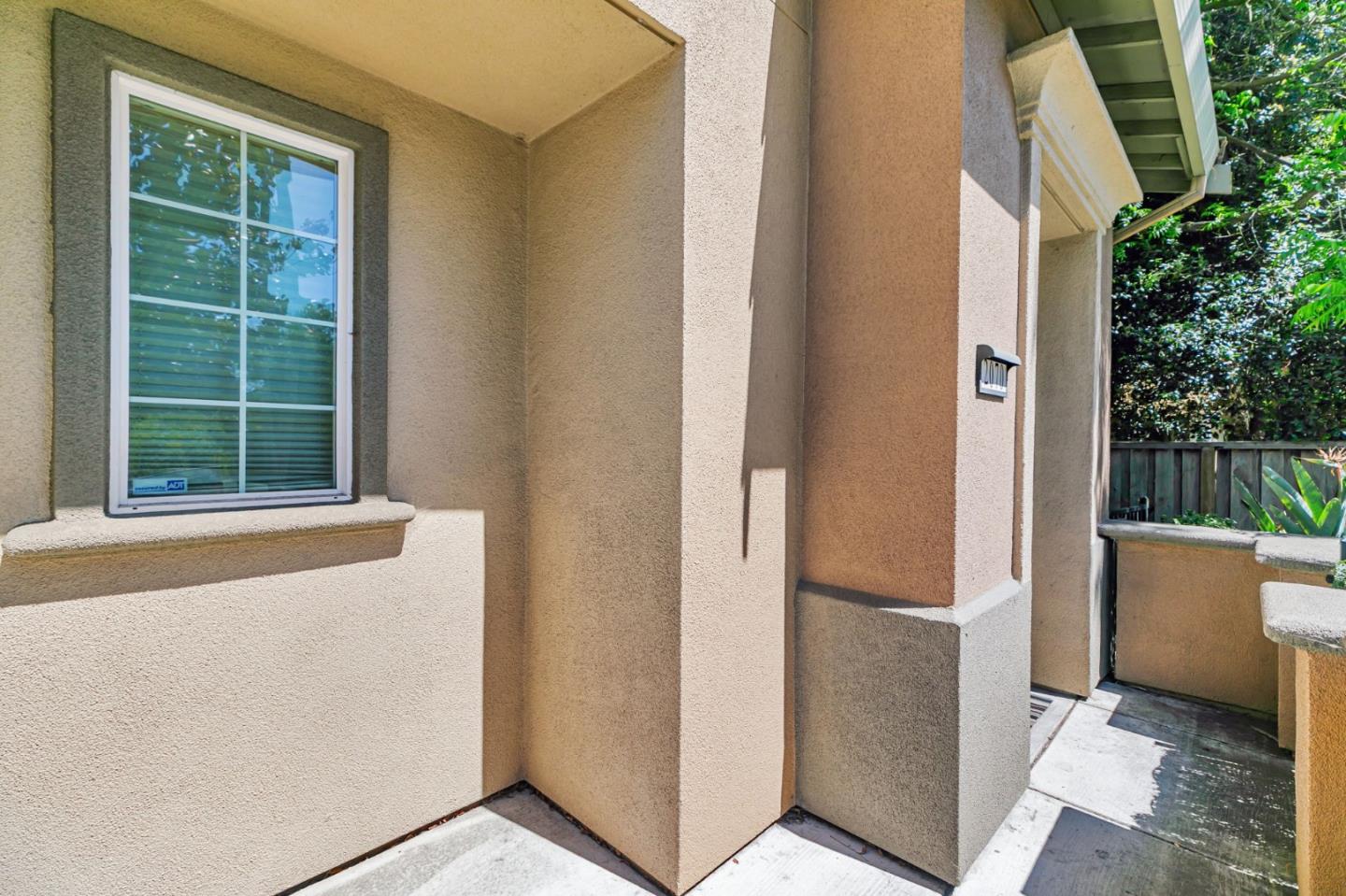 Detail Gallery Image 5 of 49 For 2070 Almaden Rd, San Jose,  CA 95125 - 2 Beds | 2/1 Baths