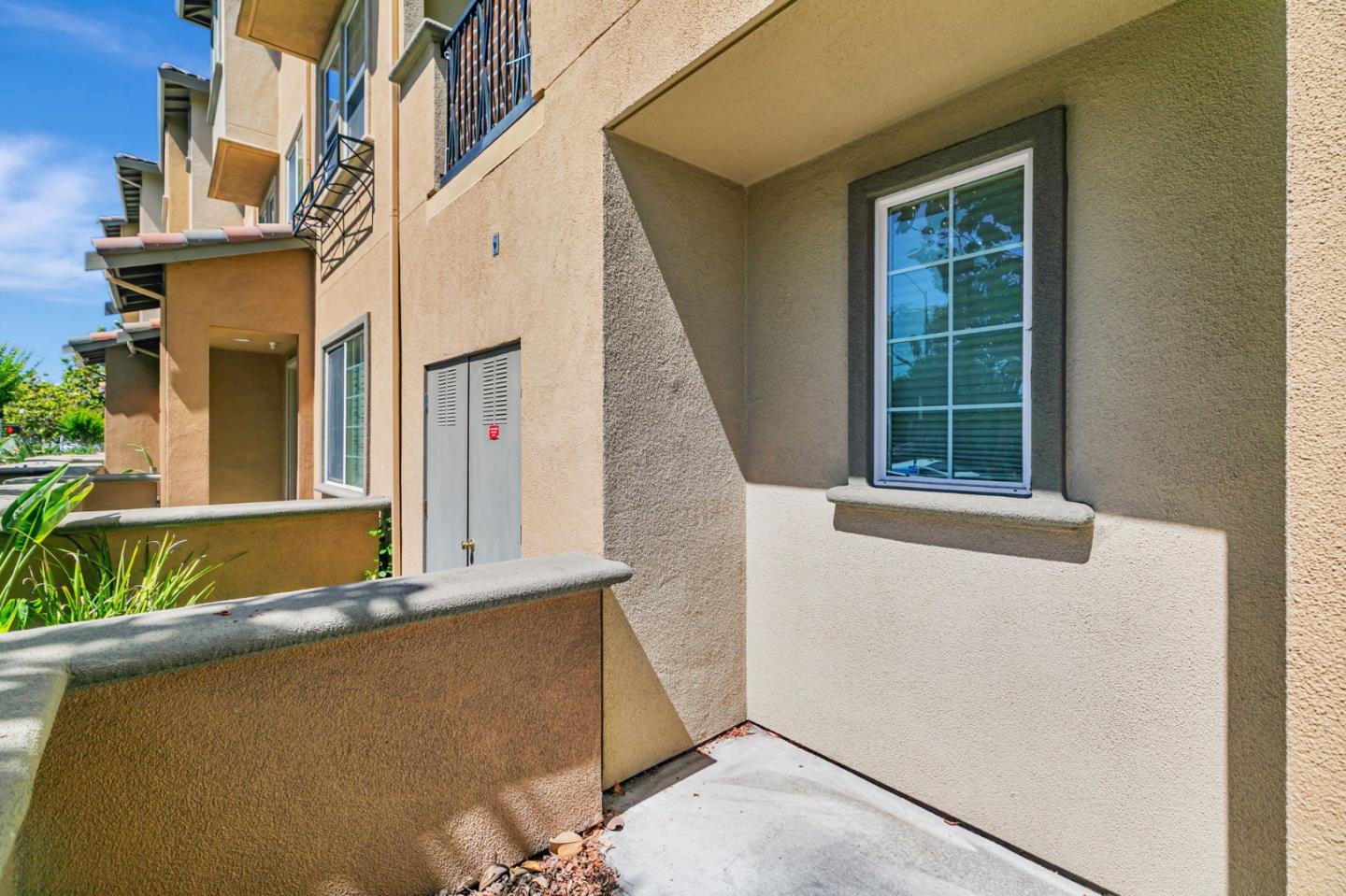 Detail Gallery Image 6 of 49 For 2070 Almaden Rd, San Jose,  CA 95125 - 2 Beds | 2/1 Baths