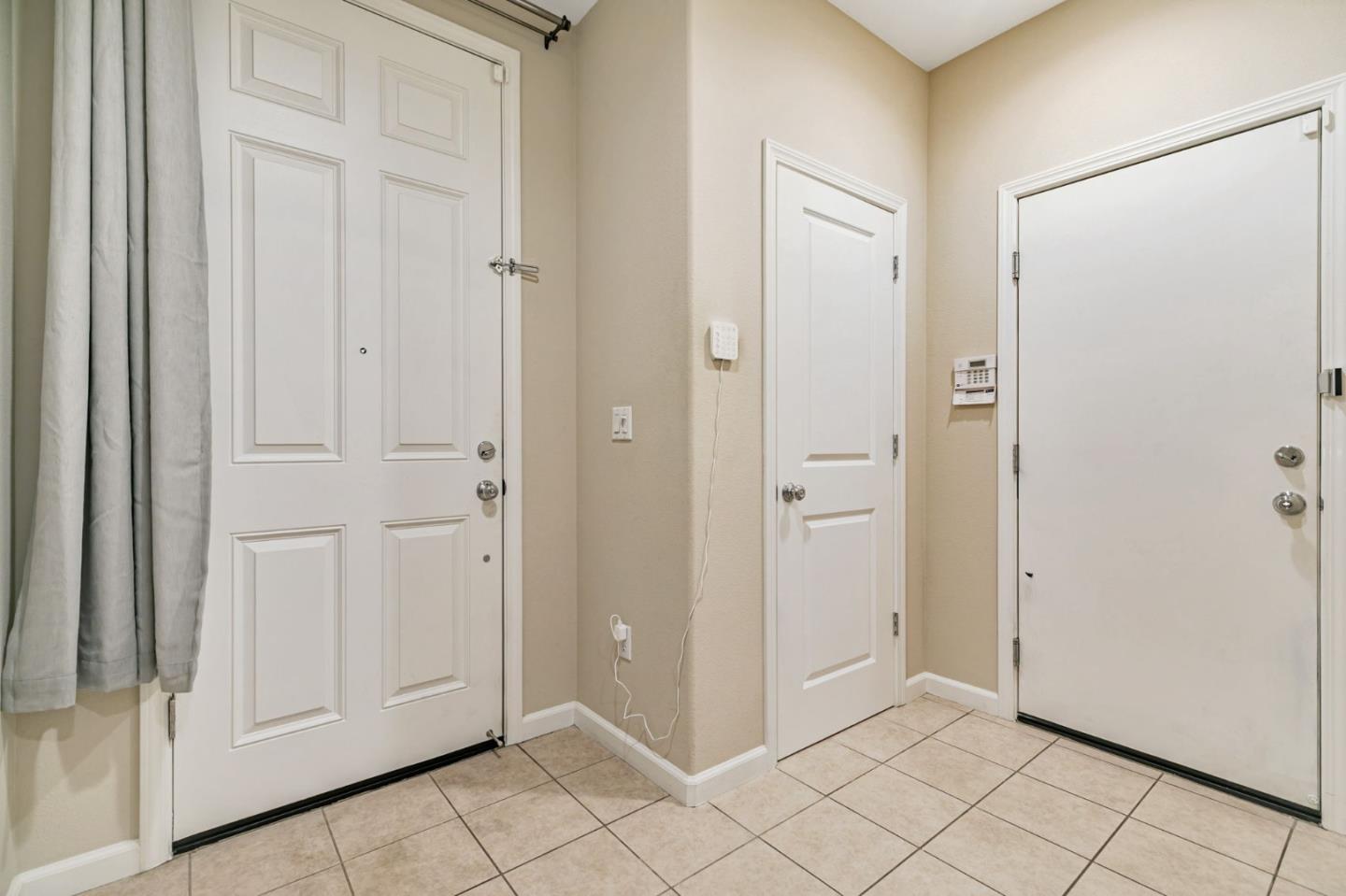 Detail Gallery Image 9 of 49 For 2070 Almaden Rd, San Jose,  CA 95125 - 2 Beds | 2/1 Baths
