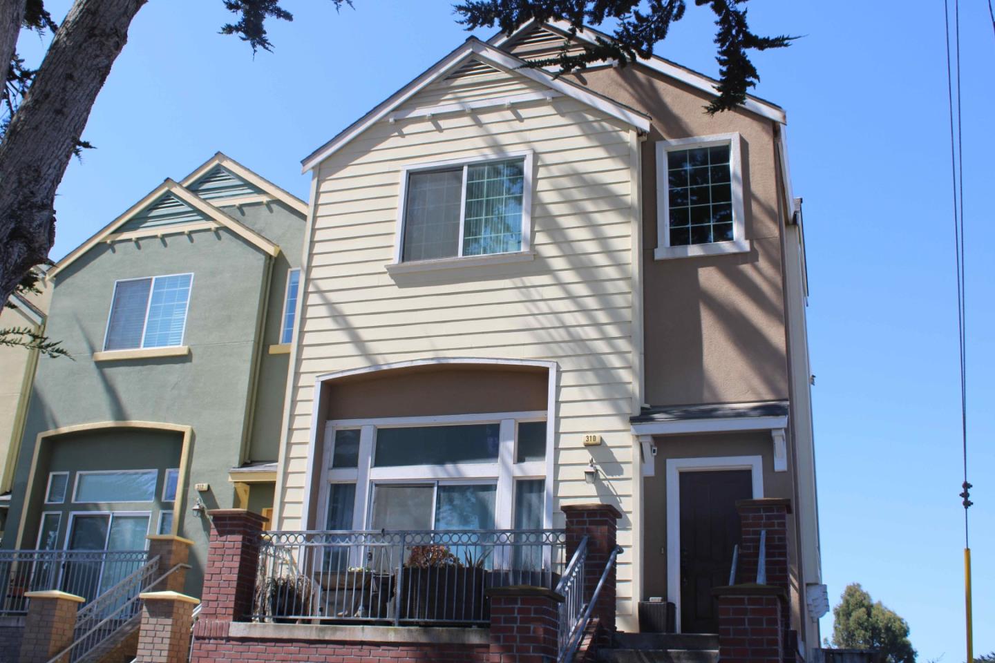 Detail Gallery Image 2 of 14 For 310 Carmel Ave, Marina,  CA 93933 - 3 Beds | 2/1 Baths