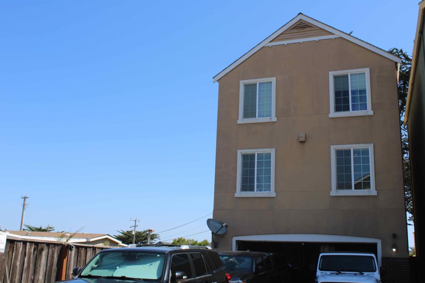 Detail Gallery Image 5 of 14 For 310 Carmel Ave, Marina,  CA 93933 - 3 Beds | 2/1 Baths