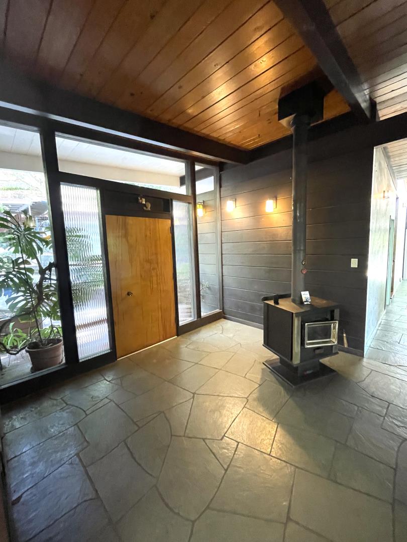 Detail Gallery Image 10 of 24 For 1245 Chula Vista Dr, Belmont,  CA 94002 - 4 Beds | 2 Baths