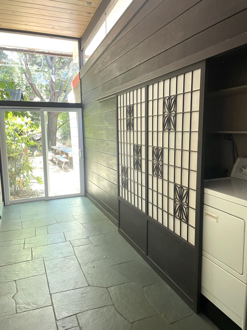 Detail Gallery Image 11 of 24 For 1245 Chula Vista Dr, Belmont,  CA 94002 - 4 Beds | 2 Baths