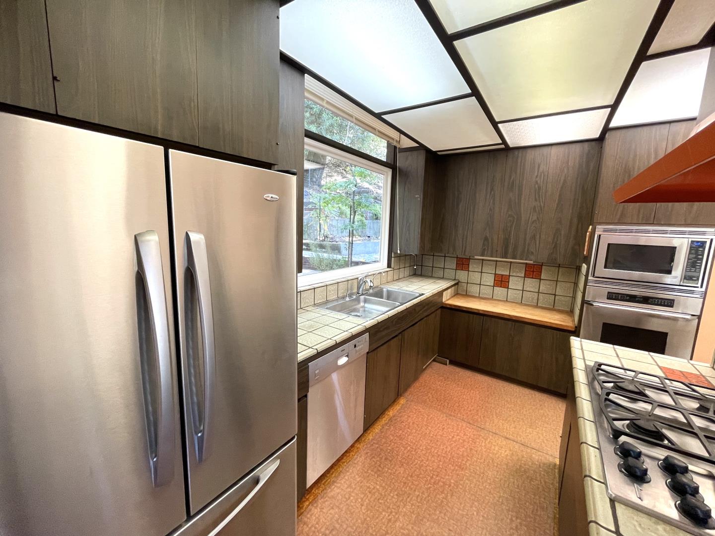 Detail Gallery Image 13 of 24 For 1245 Chula Vista Dr, Belmont,  CA 94002 - 4 Beds | 2 Baths