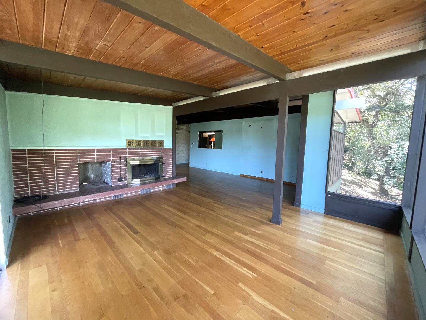 Detail Gallery Image 8 of 24 For 1245 Chula Vista Dr, Belmont,  CA 94002 - 4 Beds | 2 Baths