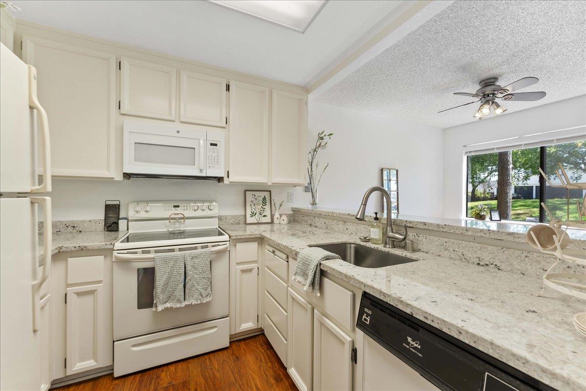 Detail Gallery Image 5 of 26 For 2004 La Terrace Cir, San Jose,  CA 95123 - 1 Beds | 1 Baths
