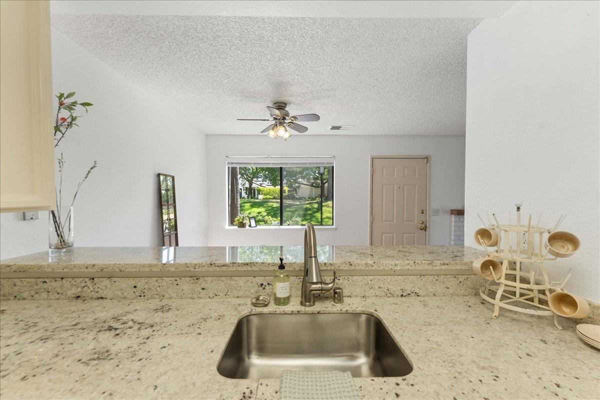 Detail Gallery Image 7 of 26 For 2004 La Terrace Cir, San Jose,  CA 95123 - 1 Beds | 1 Baths