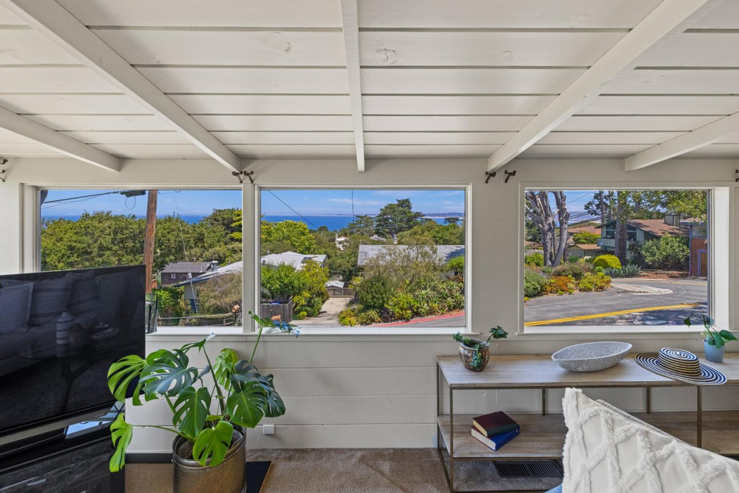 Detail Gallery Image 10 of 46 For 705 Grace St, Monterey,  CA 93940 - 3 Beds | 2 Baths