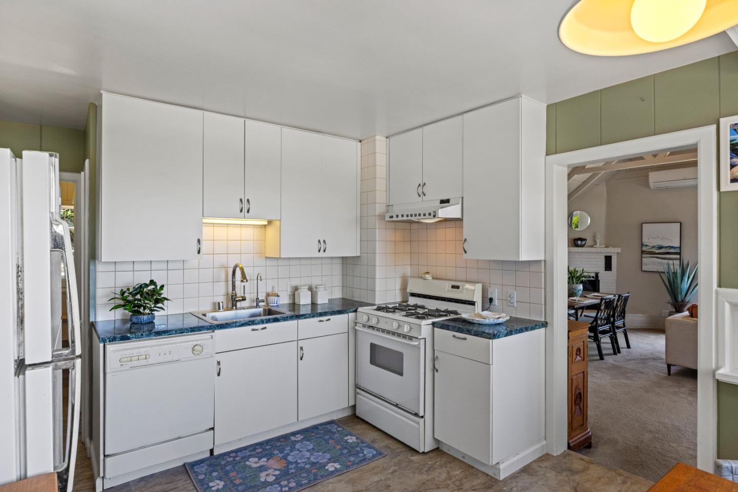 Detail Gallery Image 13 of 46 For 705 Grace St, Monterey,  CA 93940 - 3 Beds | 2 Baths