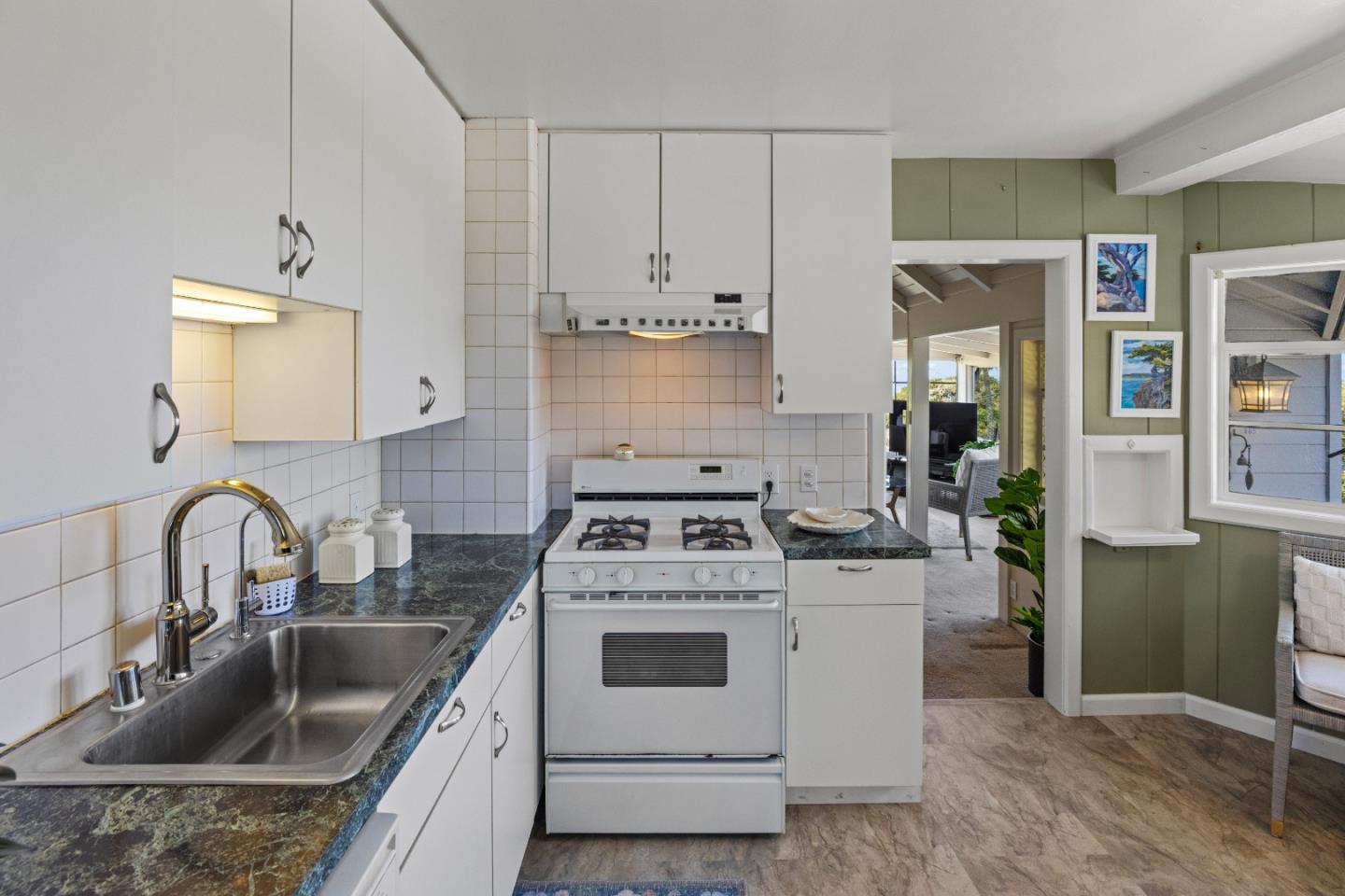 Detail Gallery Image 15 of 46 For 705 Grace St, Monterey,  CA 93940 - 3 Beds | 2 Baths