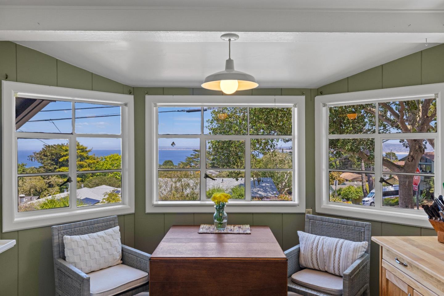 Detail Gallery Image 3 of 46 For 705 Grace St, Monterey,  CA 93940 - 3 Beds | 2 Baths