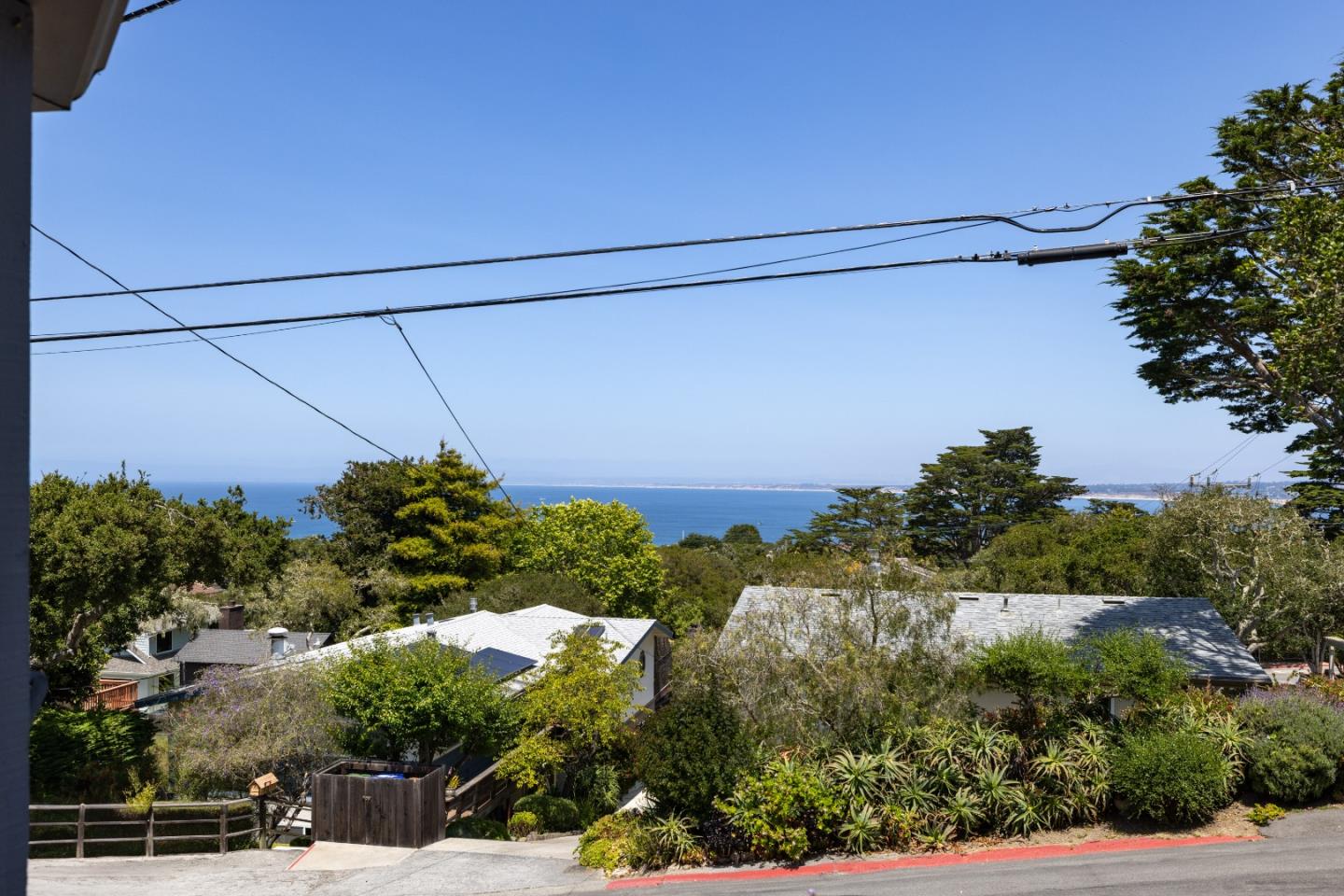 Detail Gallery Image 4 of 46 For 705 Grace St, Monterey,  CA 93940 - 3 Beds | 2 Baths