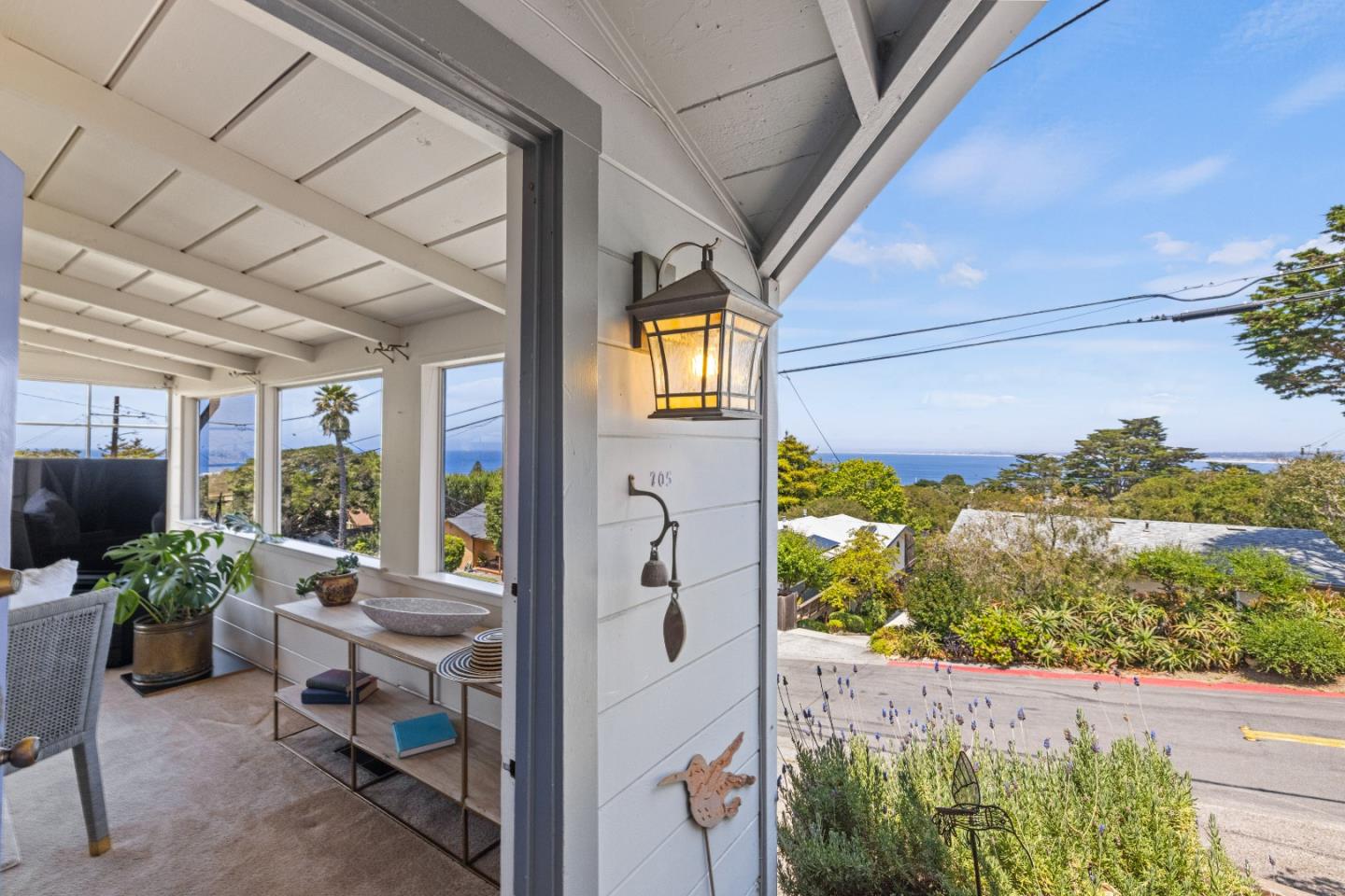 Detail Gallery Image 5 of 46 For 705 Grace St, Monterey,  CA 93940 - 3 Beds | 2 Baths