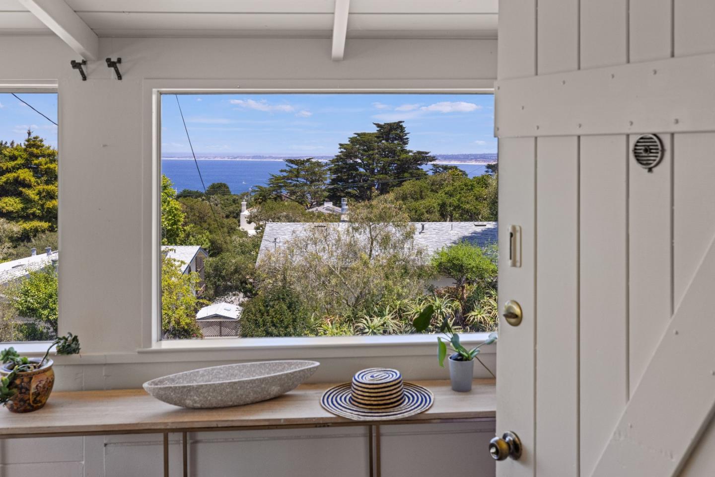 Detail Gallery Image 6 of 46 For 705 Grace St, Monterey,  CA 93940 - 3 Beds | 2 Baths