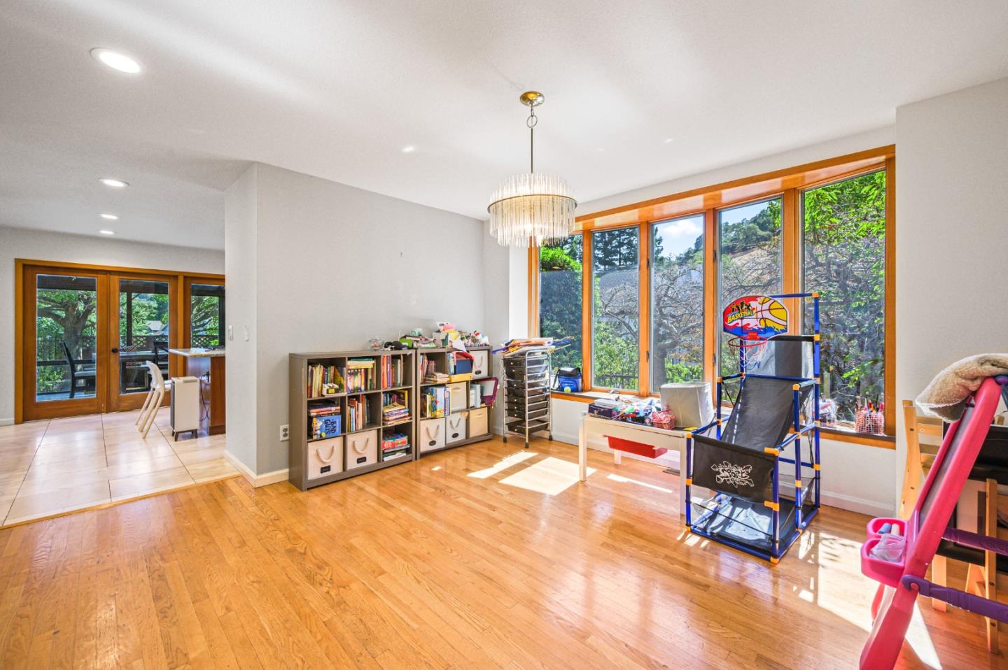 Detail Gallery Image 13 of 70 For 3265 Greenhills Dr, Lafayette,  CA 94549 - 5 Beds | 3/1 Baths