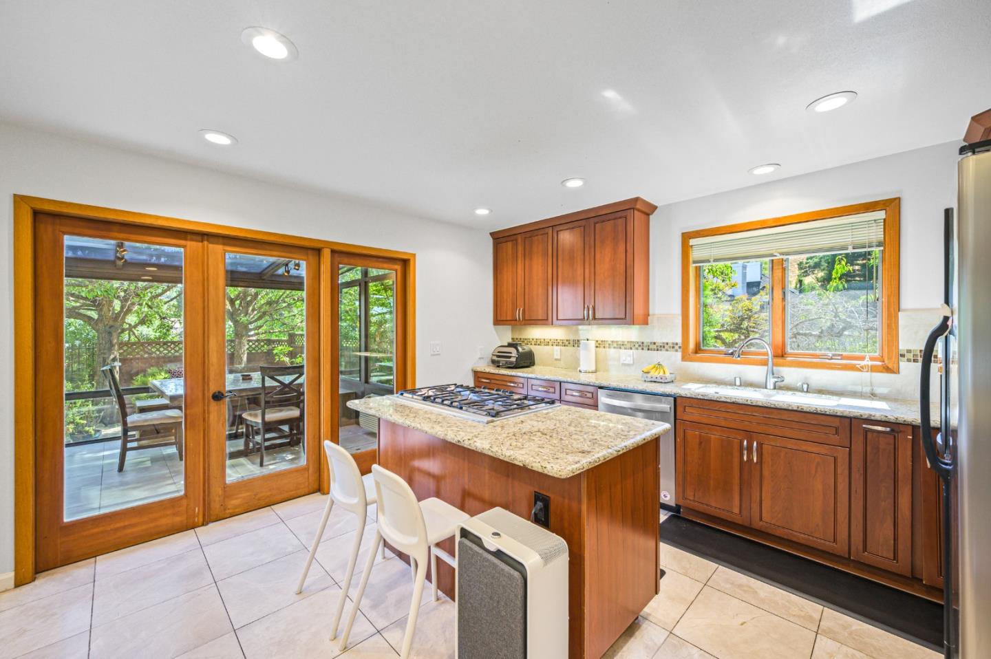 Detail Gallery Image 14 of 70 For 3265 Greenhills Dr, Lafayette,  CA 94549 - 5 Beds | 3/1 Baths