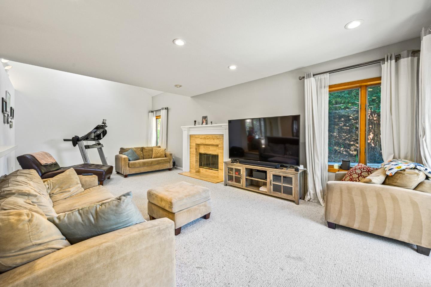 Detail Gallery Image 17 of 70 For 3265 Greenhills Dr, Lafayette,  CA 94549 - 5 Beds | 3/1 Baths