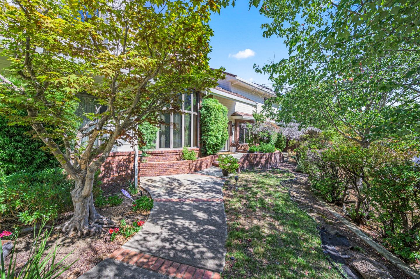 Detail Gallery Image 2 of 70 For 3265 Greenhills Dr, Lafayette,  CA 94549 - 5 Beds | 3/1 Baths