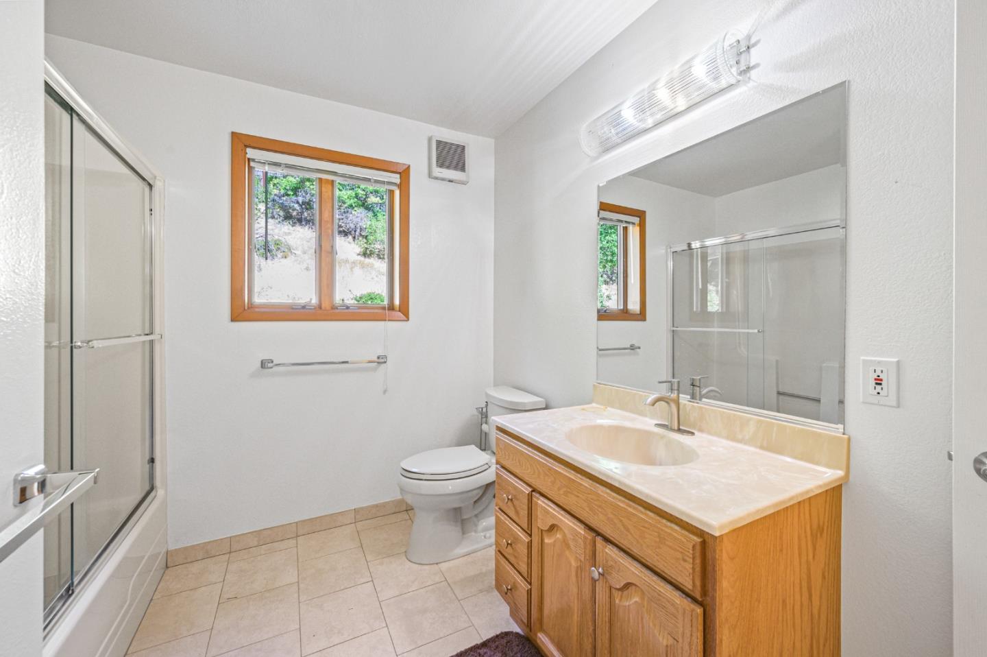 Detail Gallery Image 22 of 70 For 3265 Greenhills Dr, Lafayette,  CA 94549 - 5 Beds | 3/1 Baths