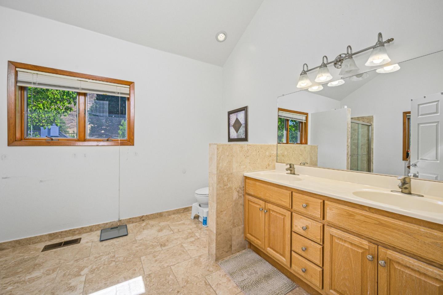 Detail Gallery Image 33 of 70 For 3265 Greenhills Dr, Lafayette,  CA 94549 - 5 Beds | 3/1 Baths