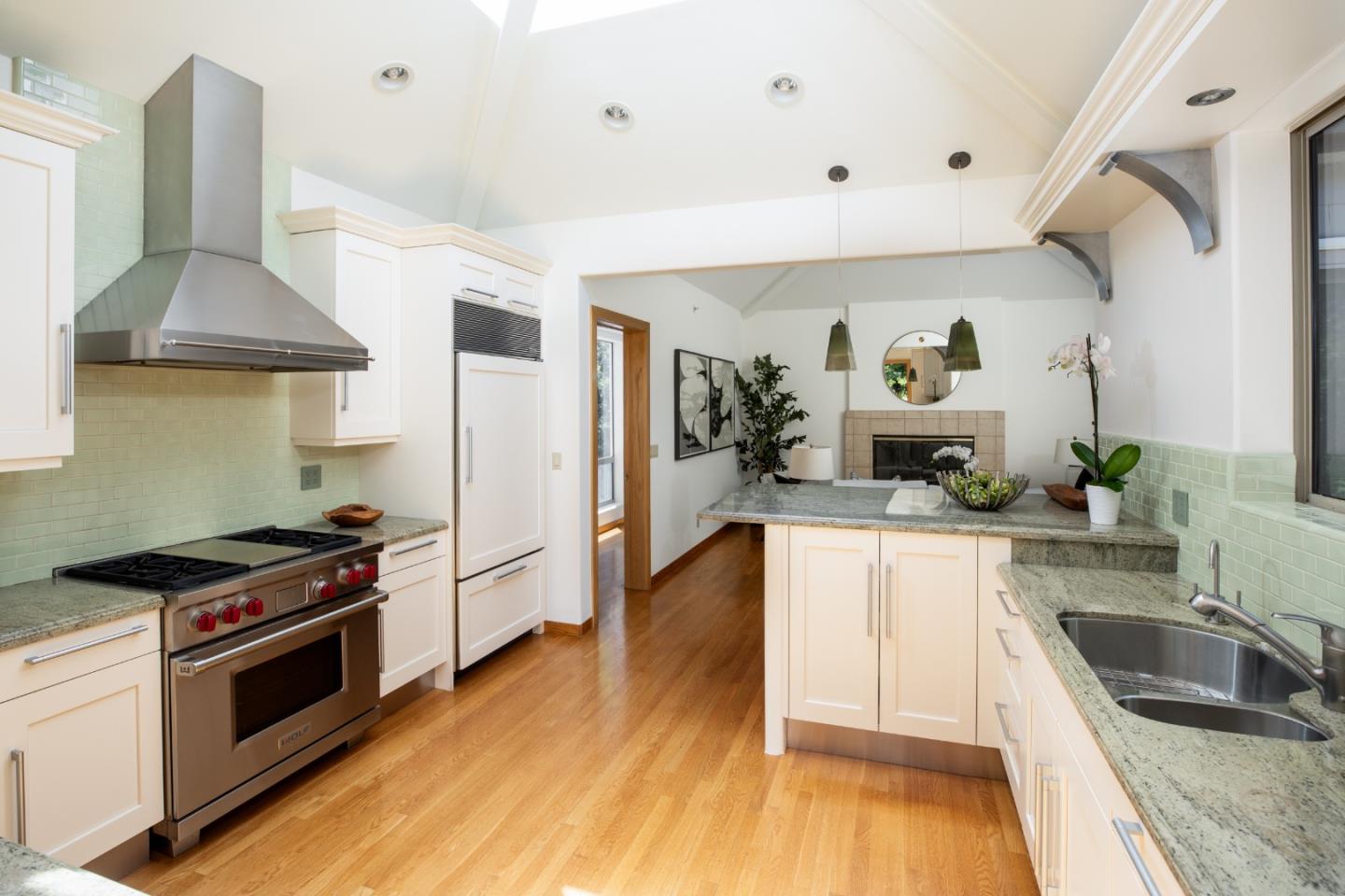 Detail Gallery Image 13 of 42 For 699 Manresa Ln, Los Altos,  CA 94022 - 3 Beds | 3 Baths