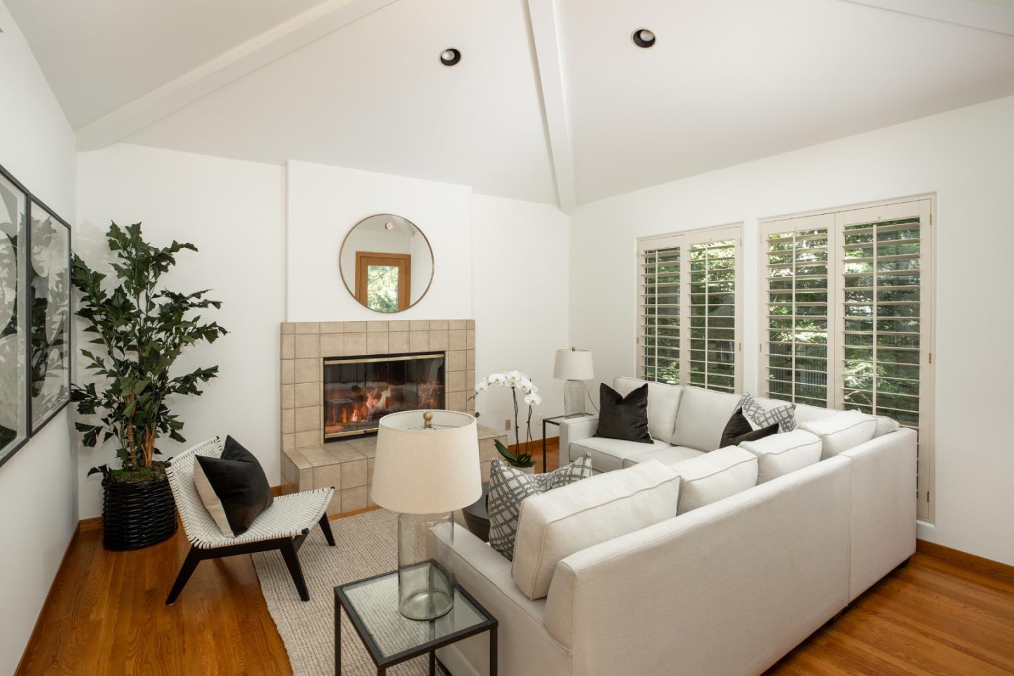Detail Gallery Image 14 of 42 For 699 Manresa Ln, Los Altos,  CA 94022 - 3 Beds | 3 Baths