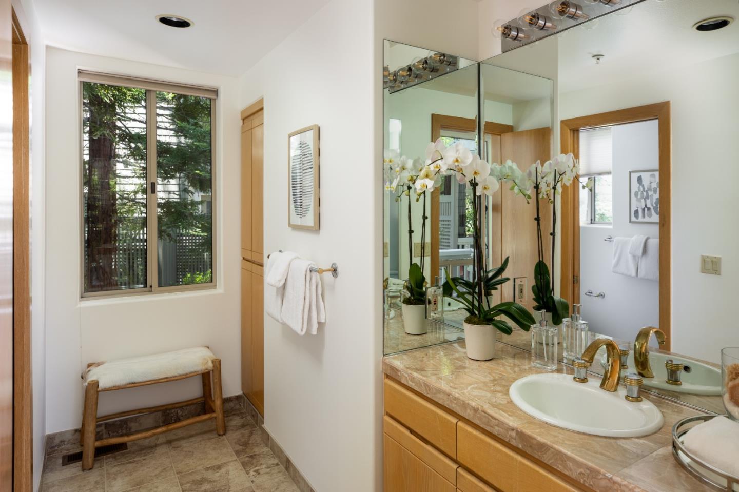 Detail Gallery Image 17 of 42 For 699 Manresa Ln, Los Altos,  CA 94022 - 3 Beds | 3 Baths